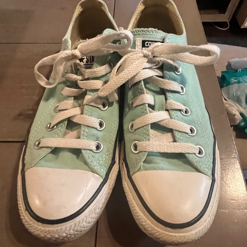 Converse Women's 8 Low Top Sneakers Baby Blue